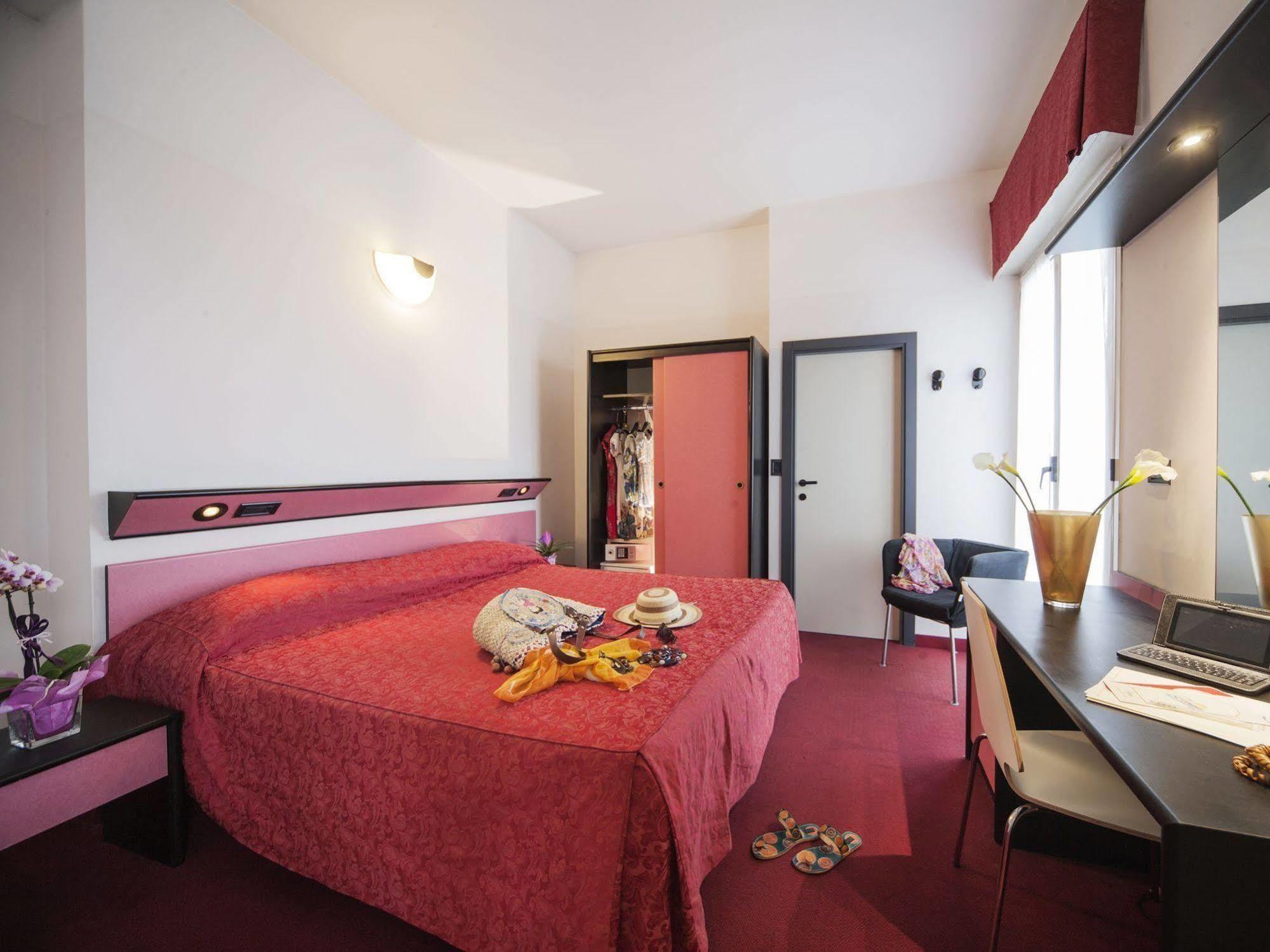 Hotel Levante Rimini Exterior photo